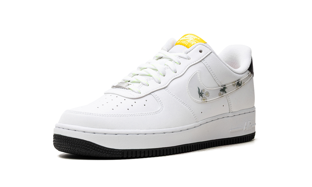 Nike Air Force 1 Daisy CW5571 100 Apex Sneakers