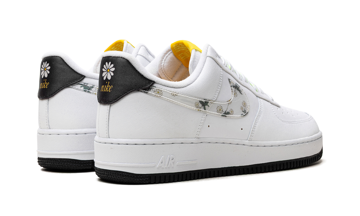Nike Air Force 1 Daisy CW5571 100 Apex Sneakers