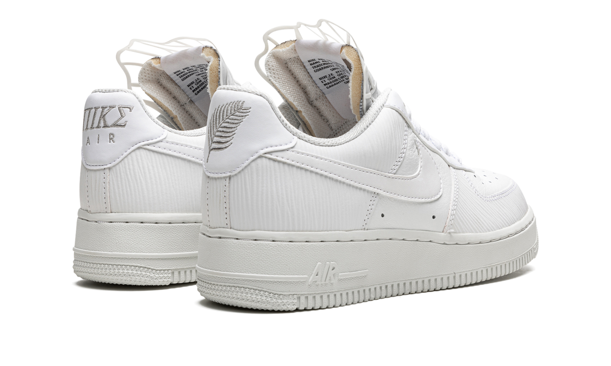Nike AIR FORCE 1 MNS WMNS Goddess of Victory Apex Sneakers